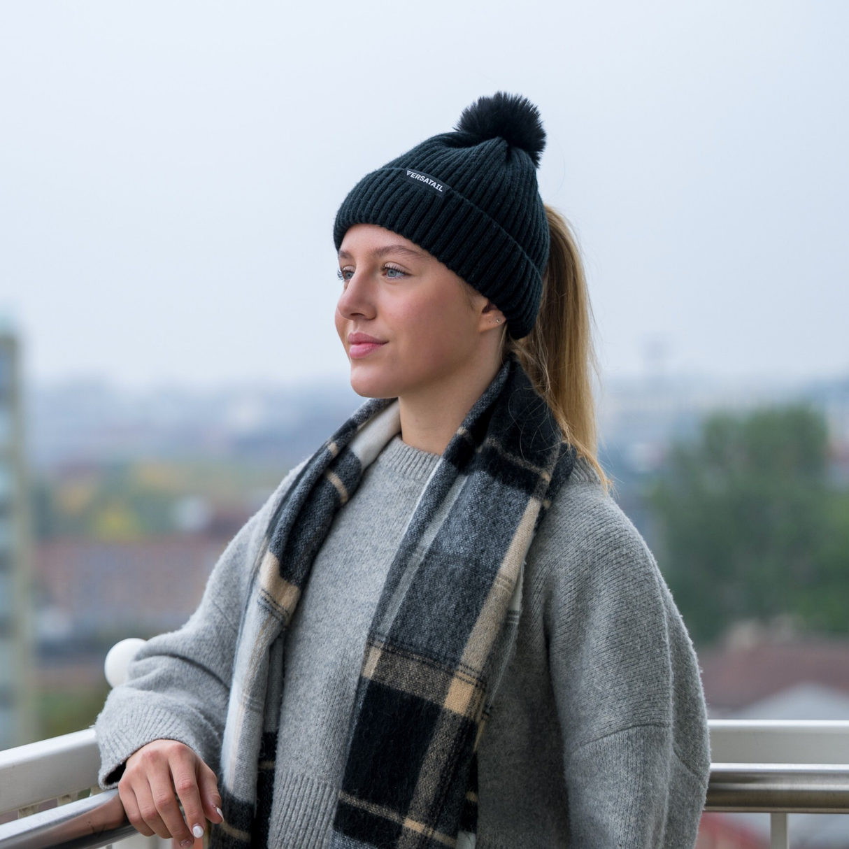 The Magni-Strip® Bobble Hat Black